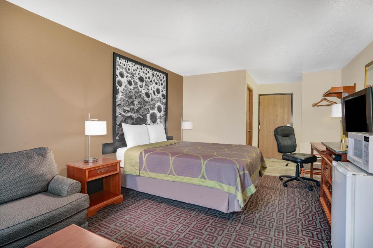 Super 8 By Wyndham Fort Madison Dış mekan fotoğraf