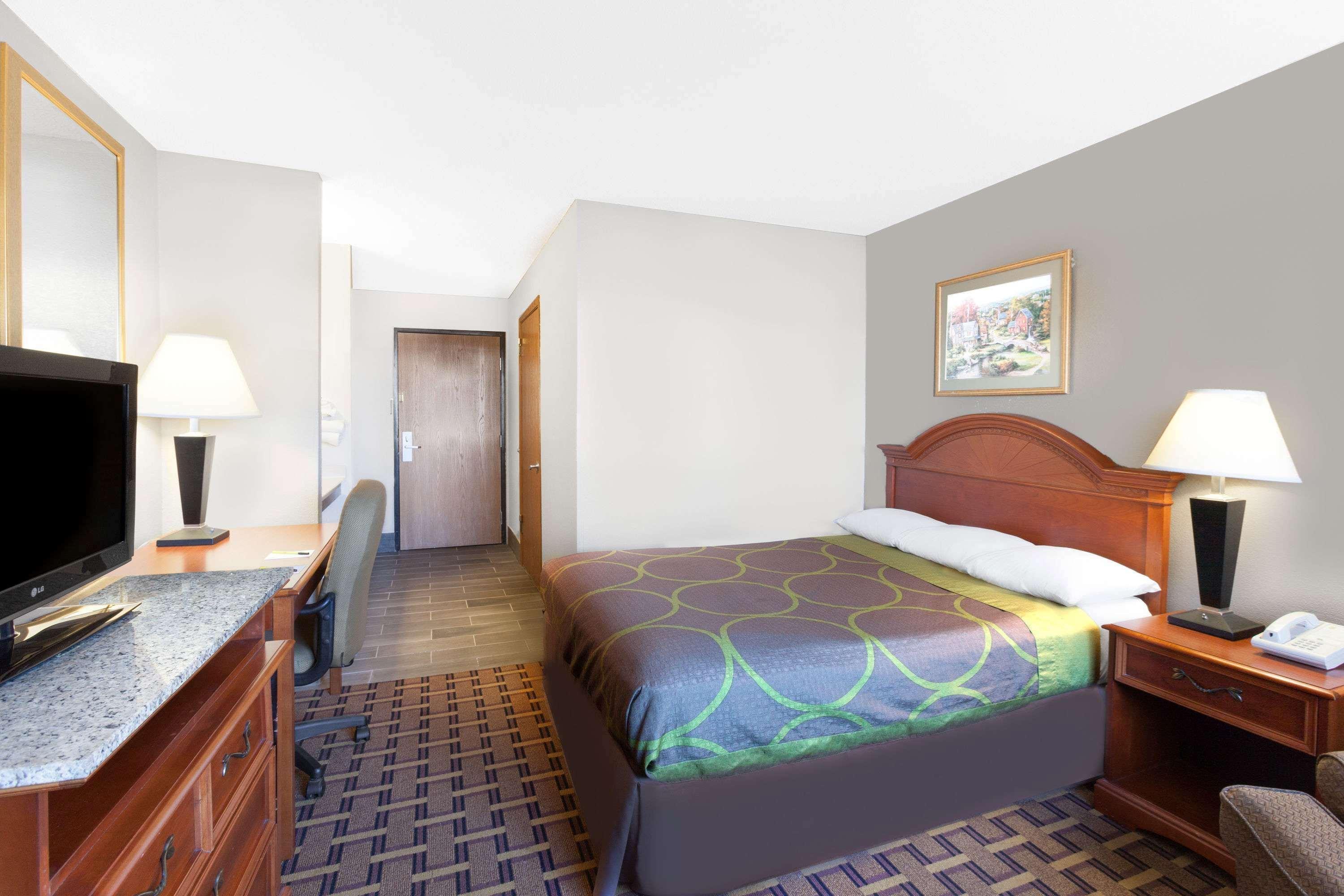 Super 8 By Wyndham Fort Madison Dış mekan fotoğraf